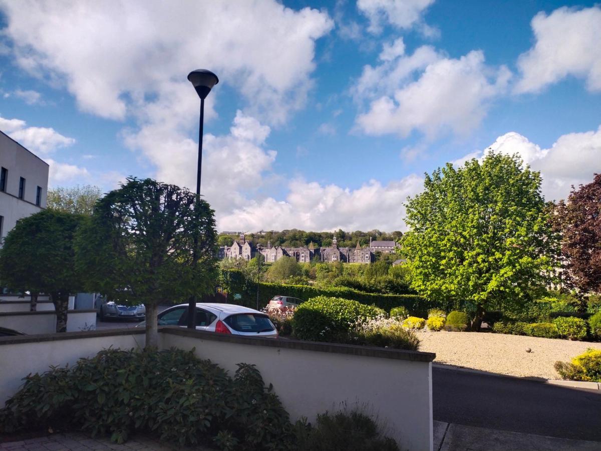 Crescent Apartments Homestay Cork Exterior photo